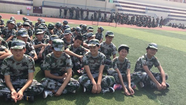 第八期沧州八中北校区初中一年级29班军训精彩瞬间。 